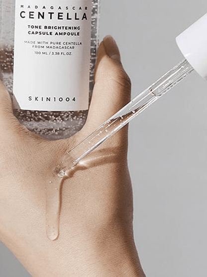 أمبولة مثالية للاستخدام اليومي تحتوي على 4% من النياسيناميد و2% من حمض الترانيكساميك ومادة Madewhite™ المغلفة لتصحيح البقع الداكنة بشكل لطيف وفعال