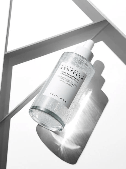 Improve dull and tired skin with this lightweight yet powerful toner infused with MadeWhite™, an ingredient made of Madagascan cica extracts and niacinamide for brightening, hydration and skin-soothing benefits. Additional ingredients of papaya and apple extracts provide gentle exfoliation to reveal smooth, supple and even-toned skin